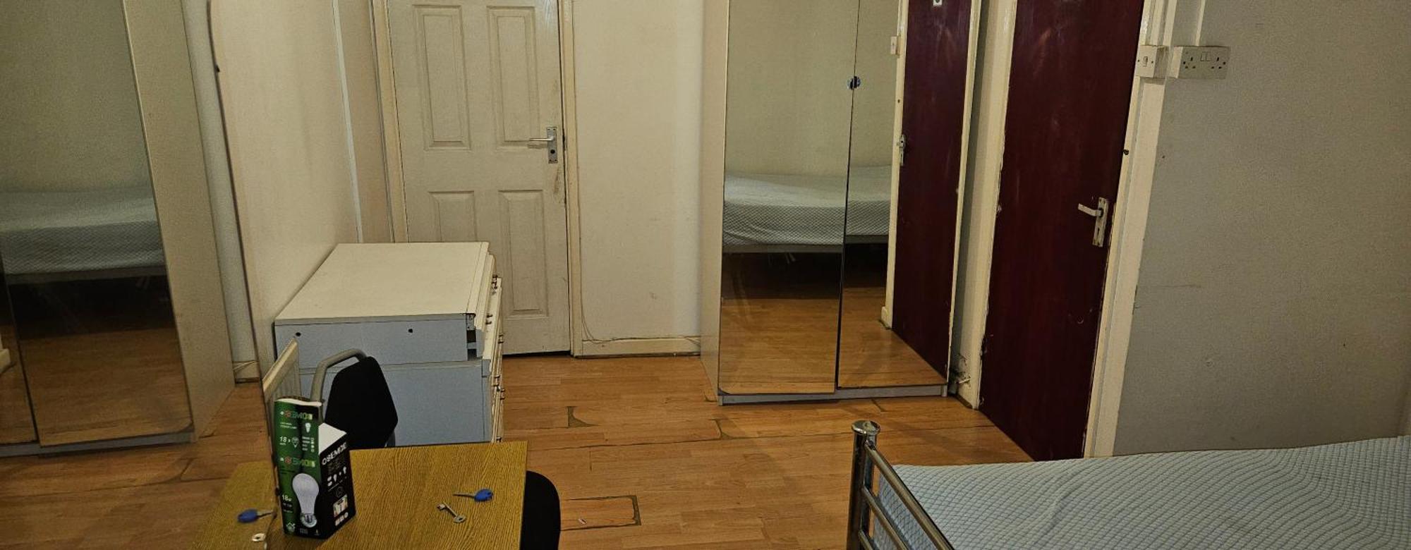 No Frills & Nothing Fancy 1 Bed Studio City Centre Cardiff Exterior photo